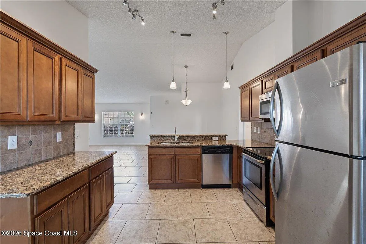 3 bed, 2.0 bath, 1598 sqft, $2,800 — Photo 1