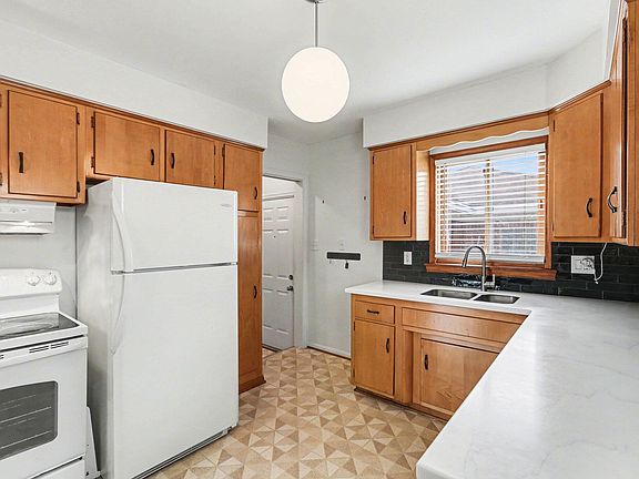 5th image of 29043 Hathaway St