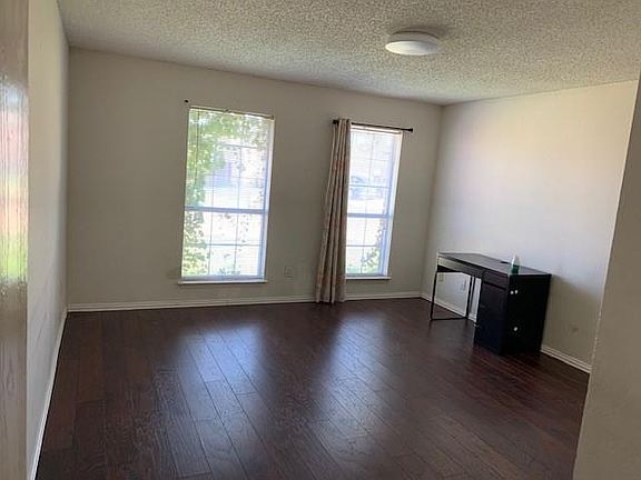 3rd image of 814 Birkhill Trl