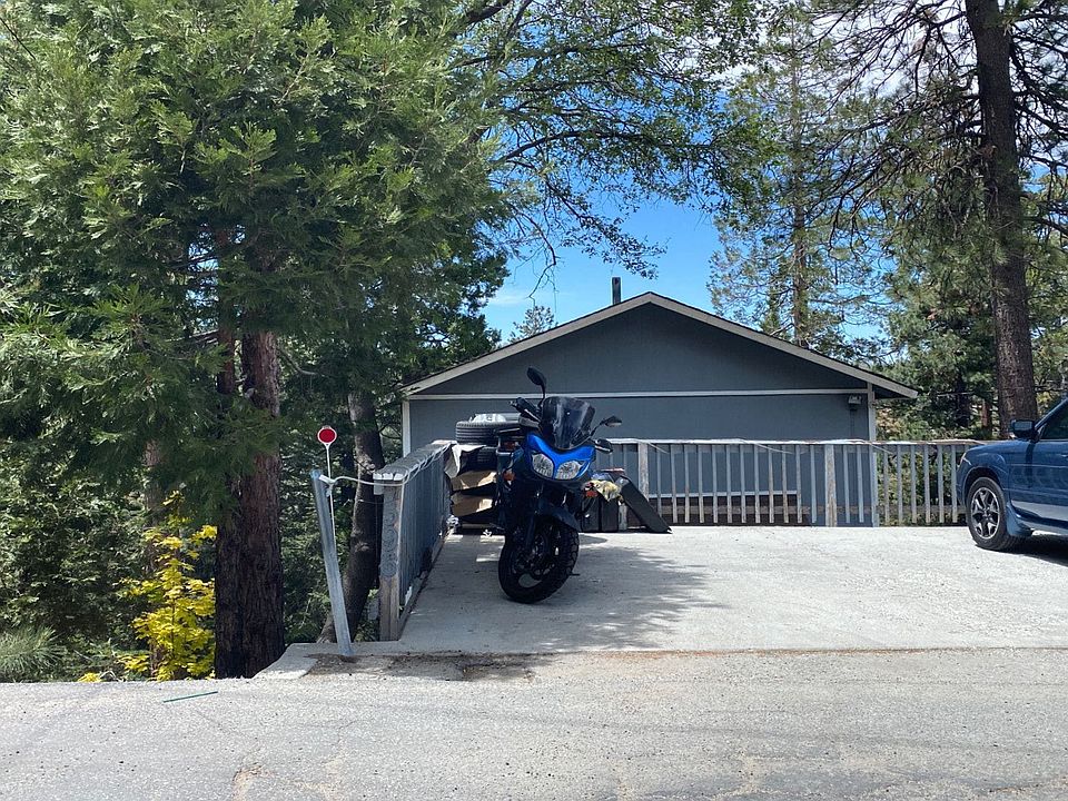 1st image of 596 Rose Ln