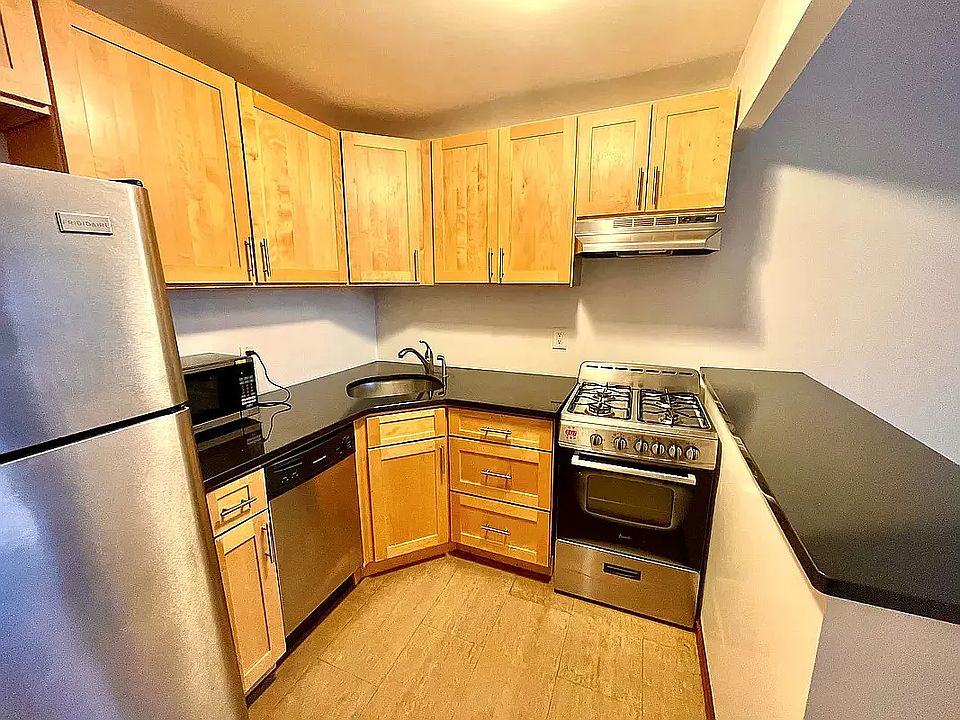 1st image of 577 Warren St APT 1