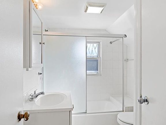 4th image of 9 Saratoga Ave #2