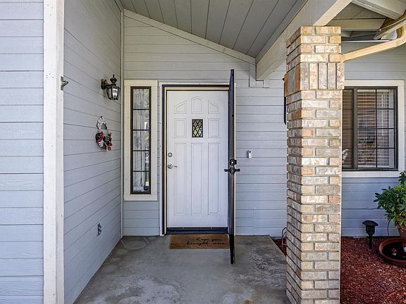 4th image of 2332 Stuart Ave