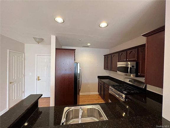 4th image of 3303 Leeward Dr