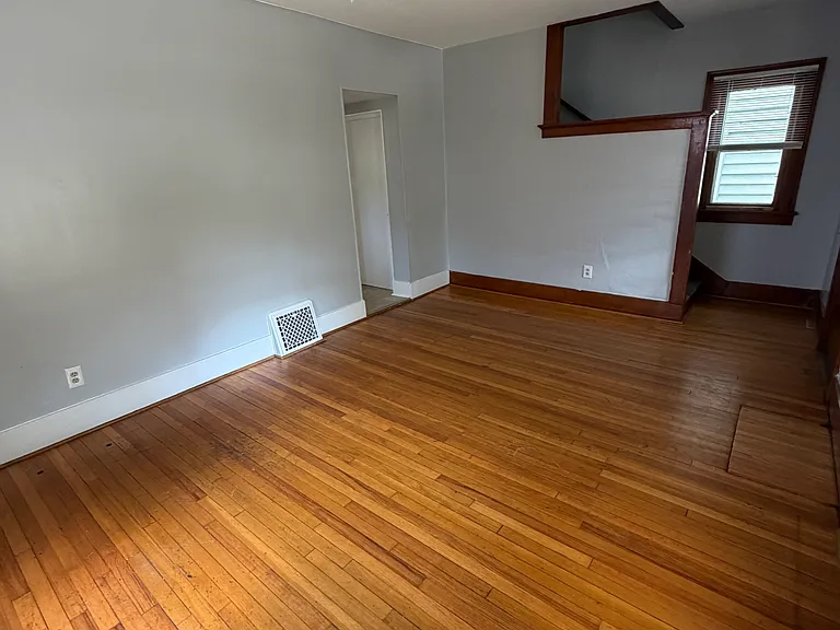 321 S Clemens Ave — Photo 6