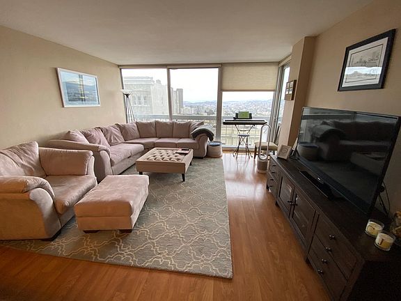 5th image of 2200 Sacramento St APT 402