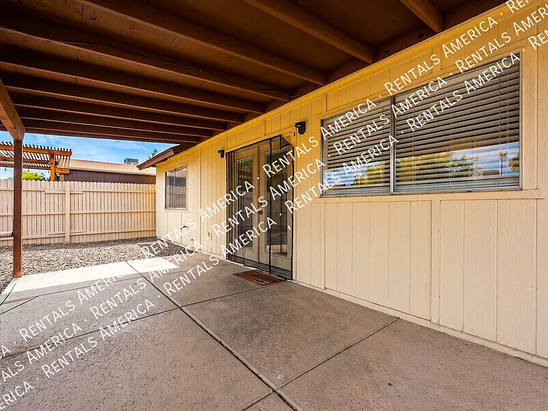 2842 E Irwin Ave — Photo 30