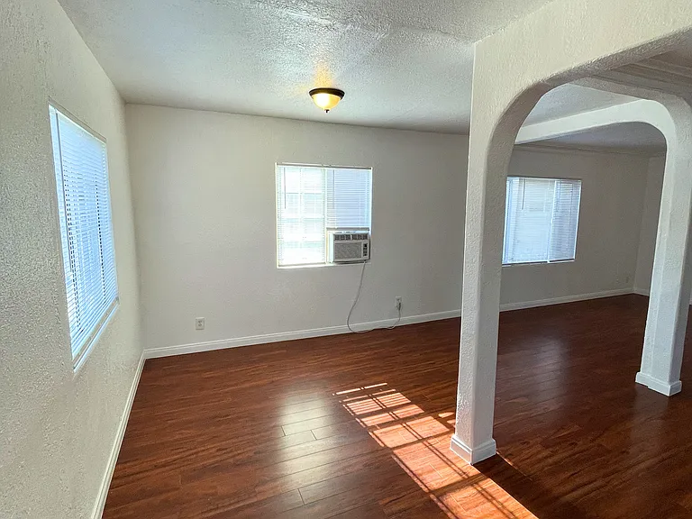9037 Cattaraugus Ave — Photo 42
