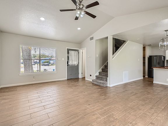 4th image of 6256 Valley Queen