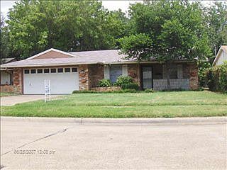 1st image of 2219 Greenbrier Dr