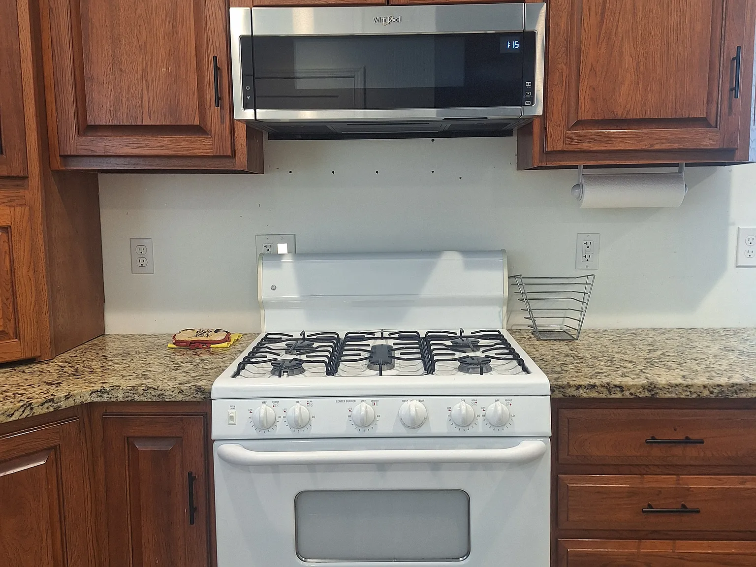 6 bed, 2943 sqft, $2,900 — Photo 3