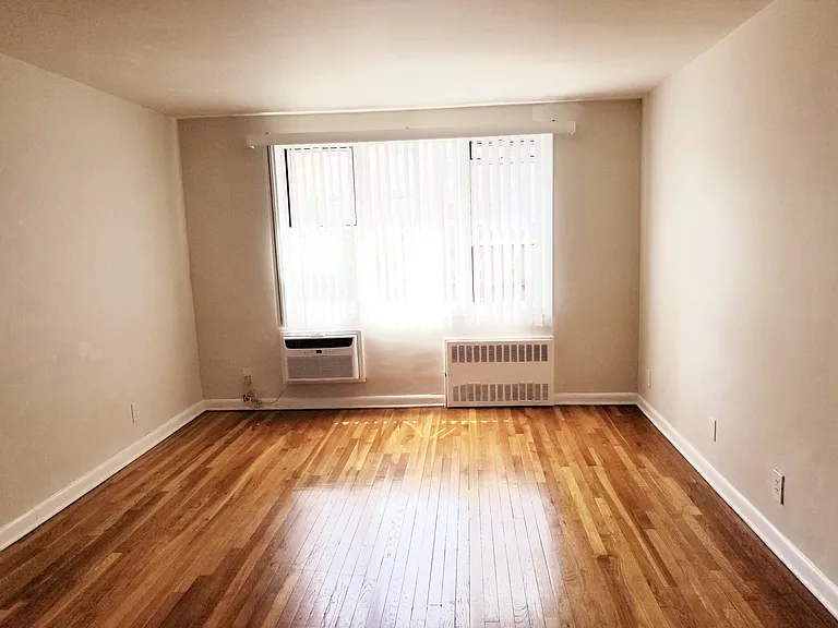 2 Sadore Ln #4D — Photo 3