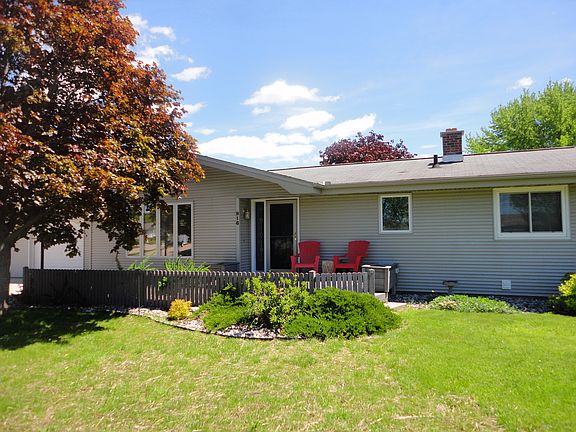 3rd image of 916 Eagle Dr