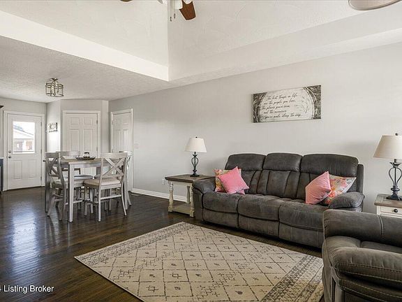 3rd image of 453 Deer Park Way