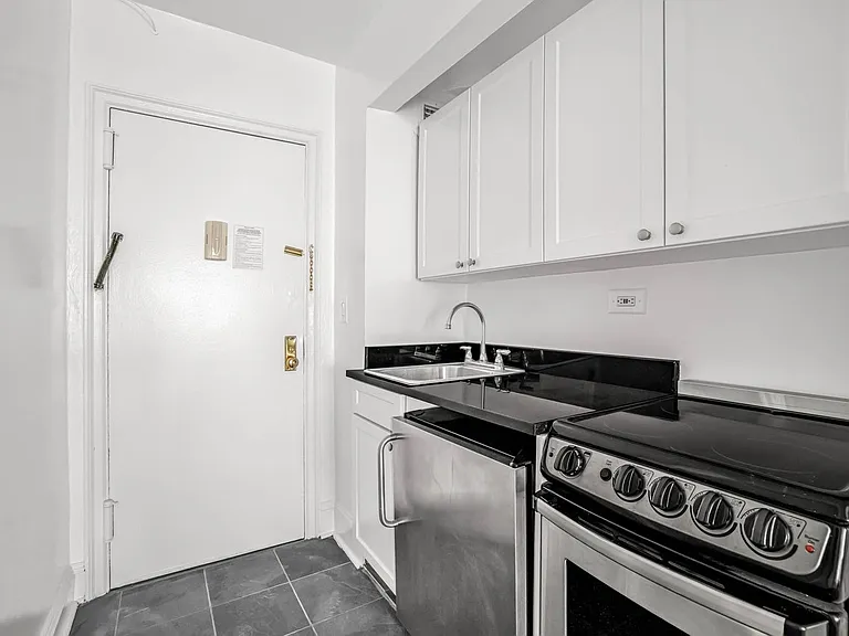 208 W 23rd St #1103 — Photo 4
