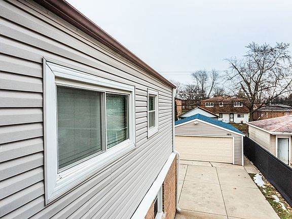 4th image of 1611 N 40th Ave