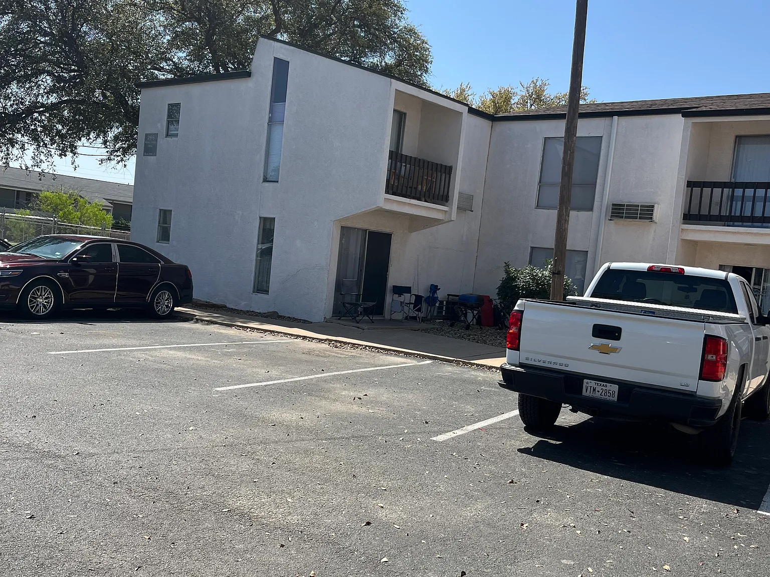 Oxford Court Apartments — Photo 4