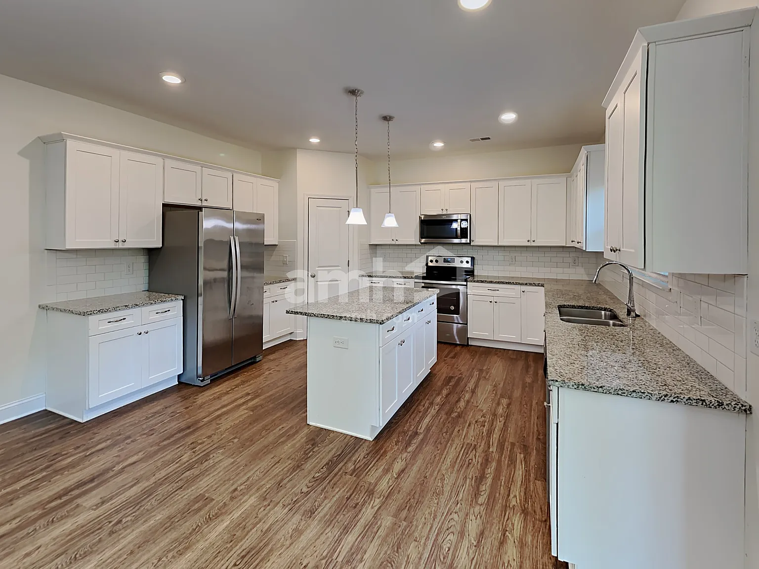 5 bed, 4.5 bath, 2736 sqft, $2,450 — Photo 3