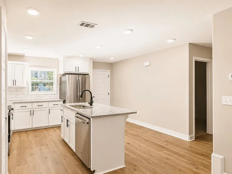 419 Madison Ave — Photo 9