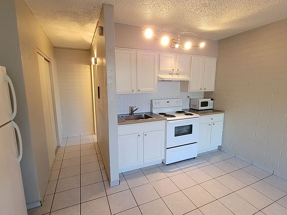 3rd image of 608 N 9th St APT 1