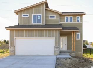 9807 S 180th Ave, Omaha, NE 68136