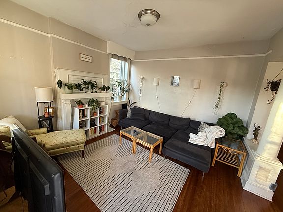 4th image of 808 Brandon Ave #1
