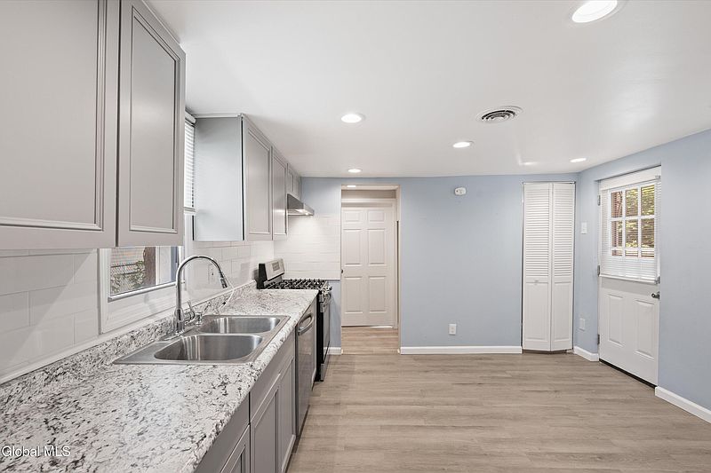 5th image of 30 Newman Avenue