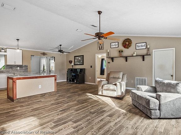 5th image of 133 Park Land Dr