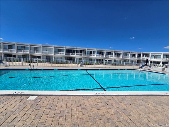 4th image of 585 Dune Road #L10