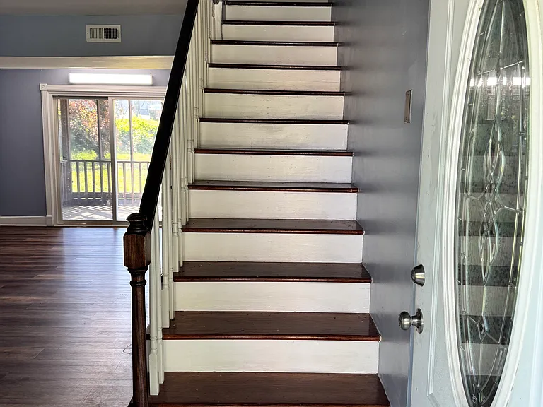 446 Capri Dr — Photo 8