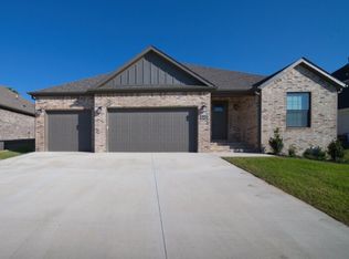 842 E Buchanan St, Prairie Grove, AR 72753