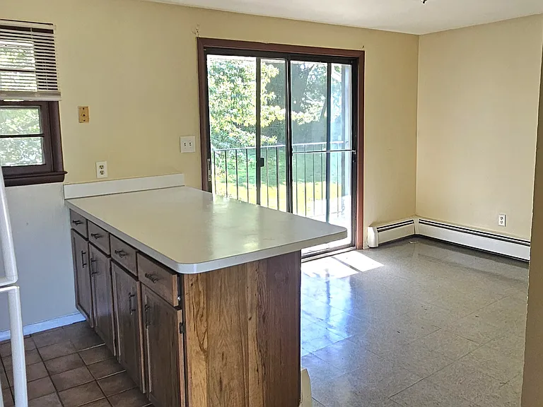 67 Fairview Ave #2R — Photo 2
