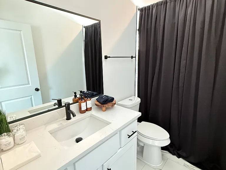 5527 Denmark St #B — Photo 42
