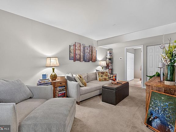 5th image of 409 Park View Dr