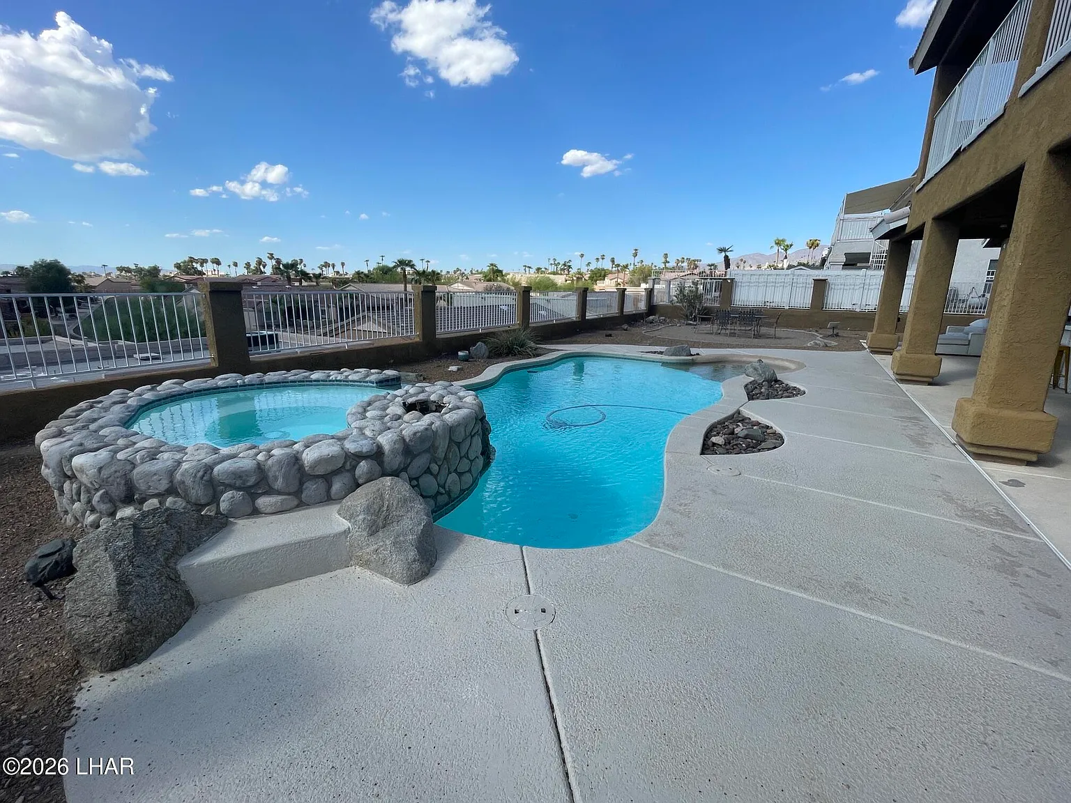 4 bed, 3.5 bath, 2263 sqft, $3,000 — Photo 2