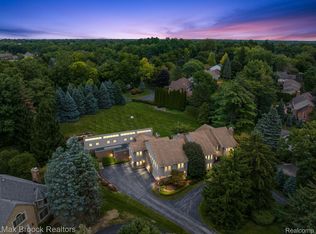 470 Stoneridge Ln, Bloomfield Hills, MI 48302
