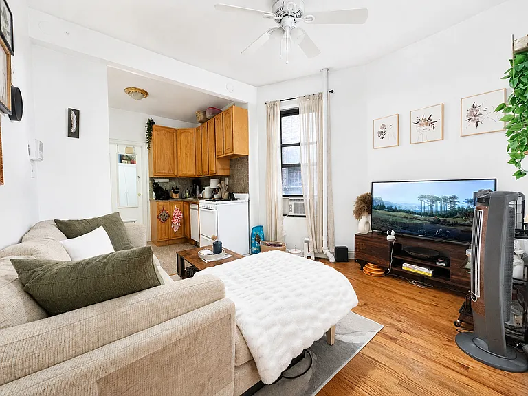 330 W 43rd St #5 — Photo 2