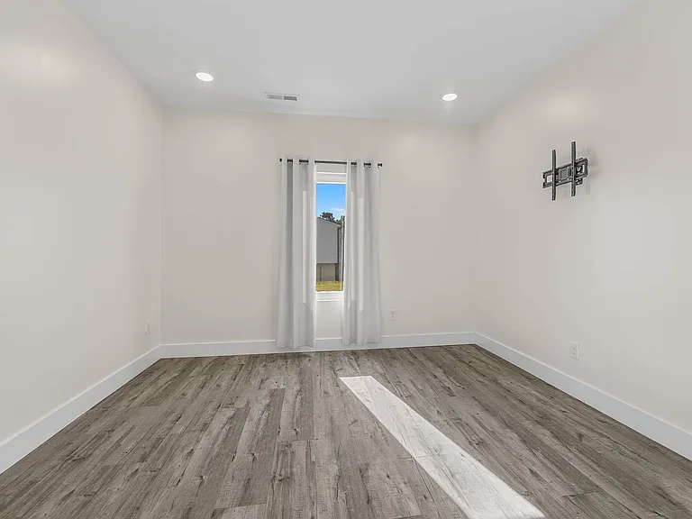 32 Beverly Hills Dr — Photo 20