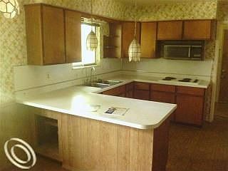 4th image of 3310 Angelus Dr