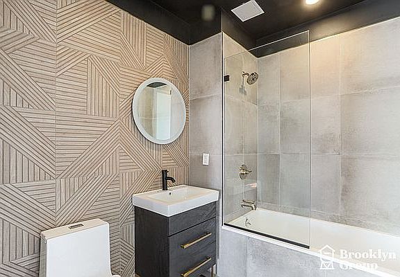 2nd image of 853 Lexington Ave APT 4E