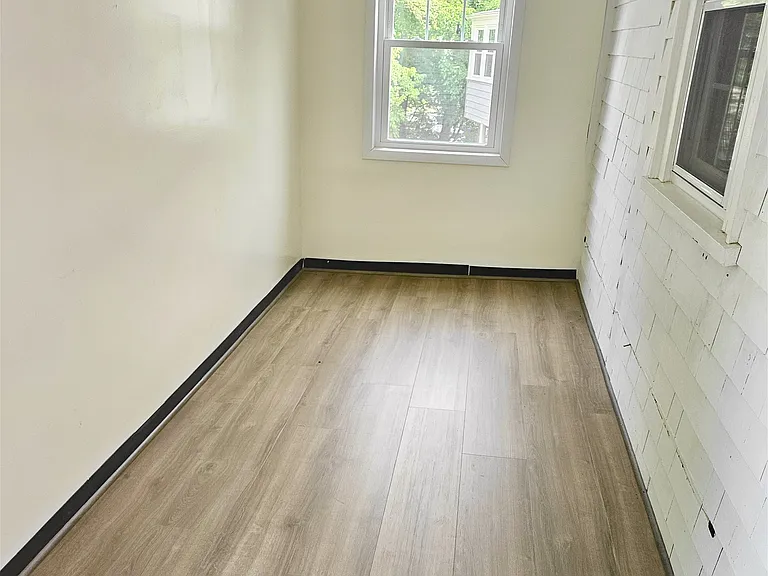 19 Rowe St — Photo 21