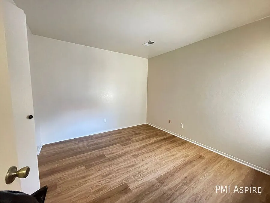 "Charming 2-Bed Retreat with Cozy Fireplace in Longmont Your Perfect 784 Sq Ft Haven!" — Photo 4