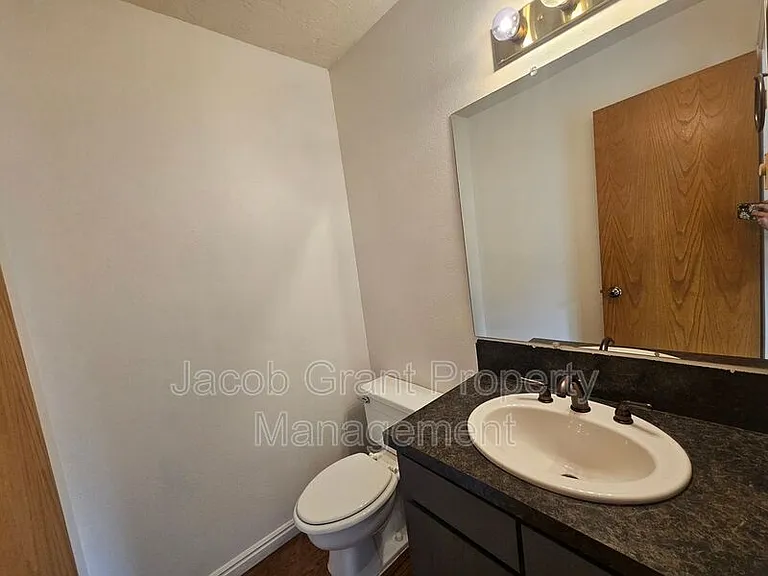 360 N Fanning Ave — Photo 5