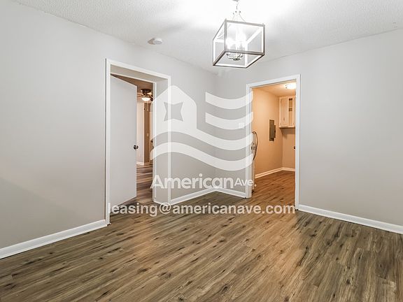 1428676_004_dining_room_14219111.jpg