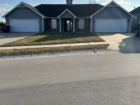 2410 E Sycamore St, Tonganoxie, KS 66086