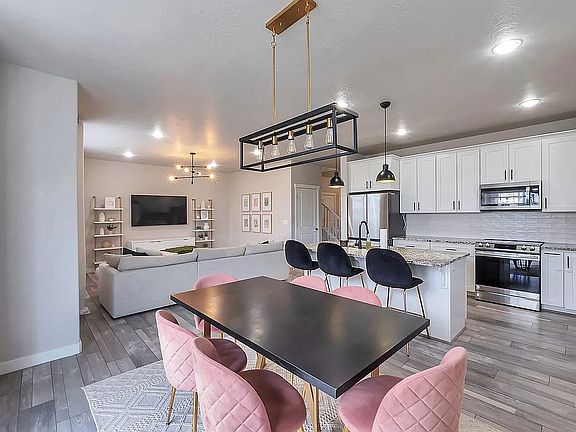 Main Kitchen, Living