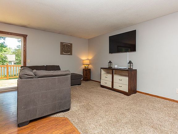 4th image of 540 S Hill Dr