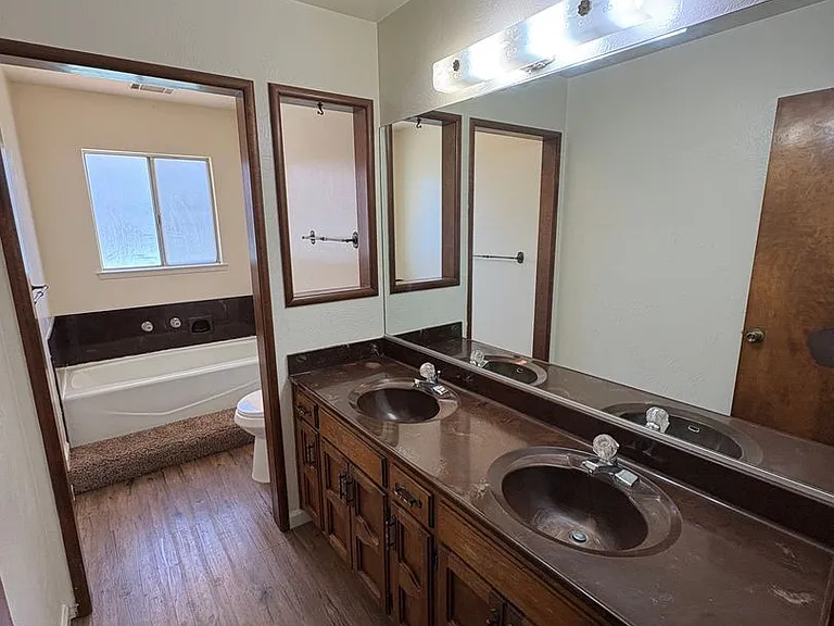 2943 W Ashland Ave — Photo 13