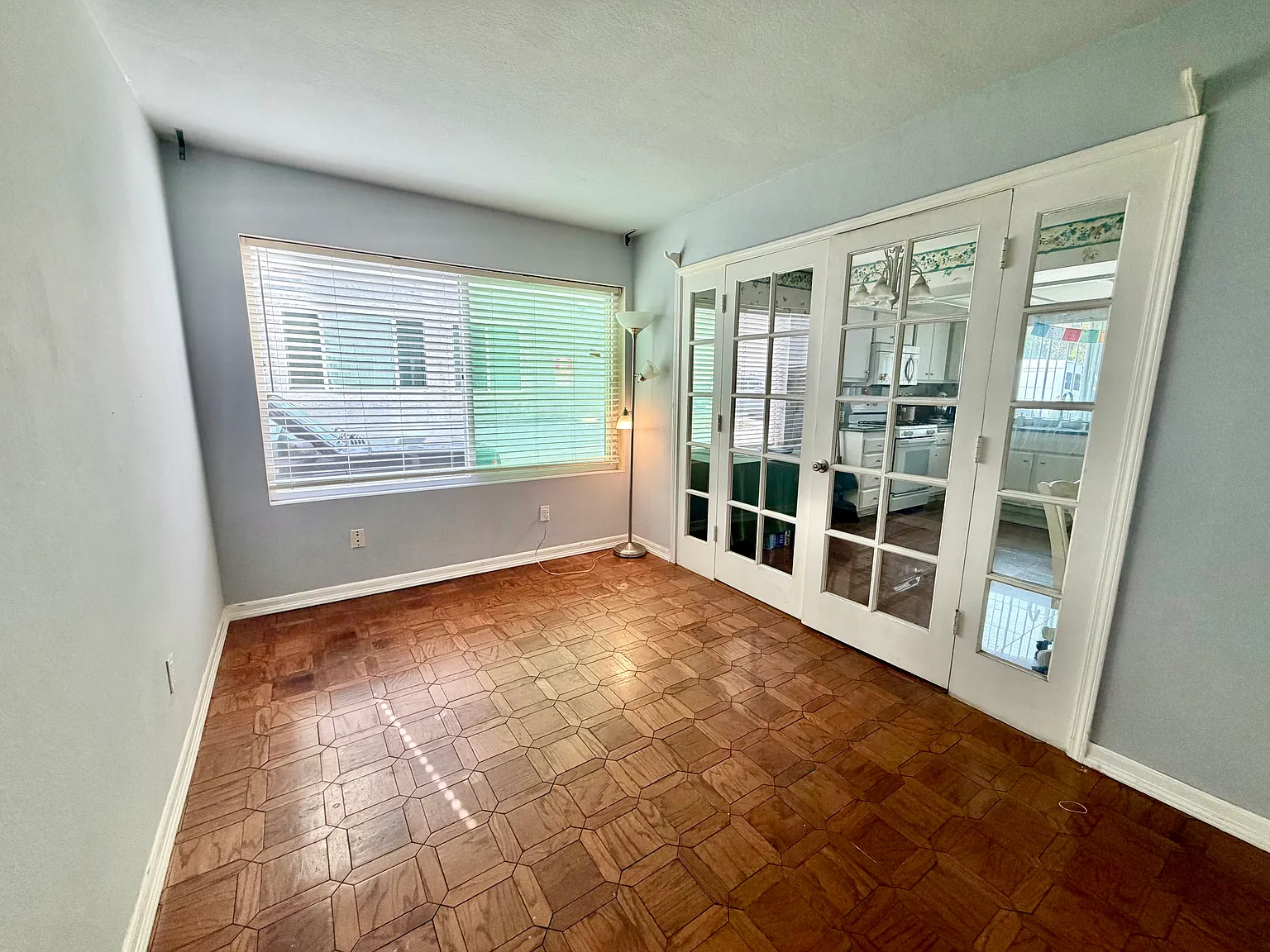 5152 Dunbar Dr — Photo 2