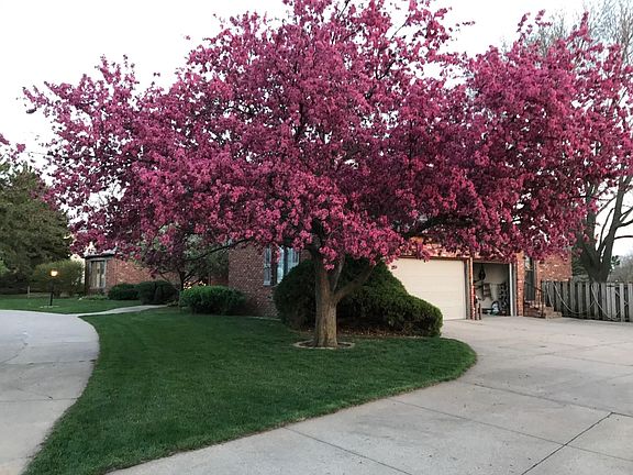 4th image of 401 W Lochland Rd